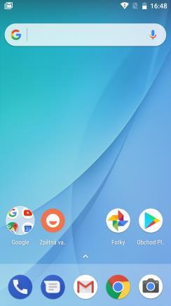 Hlavní obrazovka Hlavní plocha systému Android se skládá z horní lišty se stavovými indikátory, hodinami v v pravém rohu, vyhledávacího pole Google a ikon, představujících zástupce aplikací.