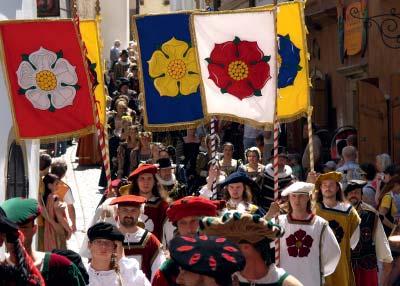 TOP kulturní akce Český Krumlov: Slavnosti pětilisté růže, každoročně v červnu.