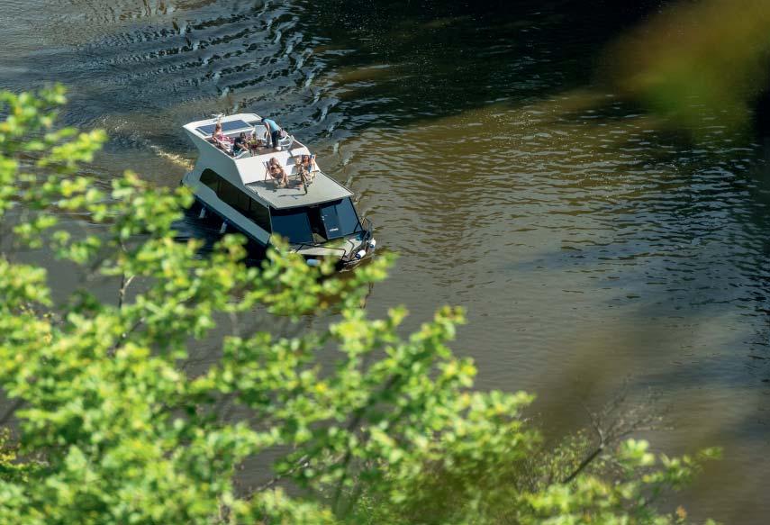 Tip na zážitek Krásné pohledy na okolní krajinu a romantický zámek Hluboká si užijete na