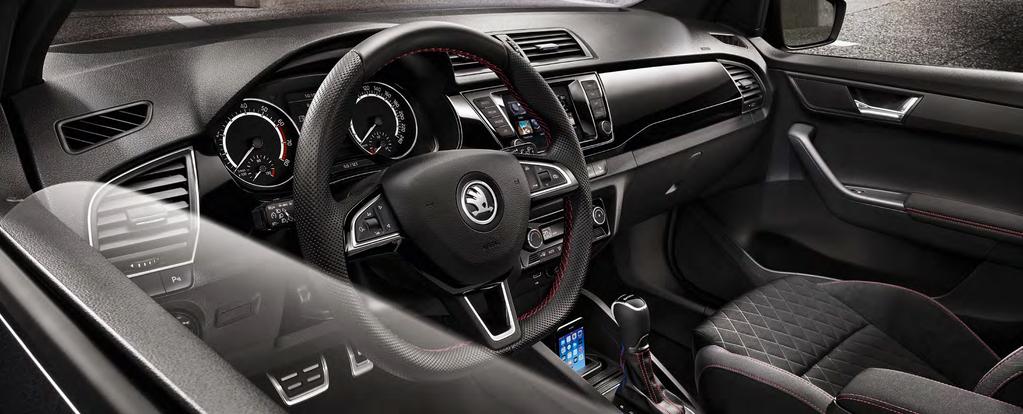 ČIERNA JE NOVÁ ČIERNA FABIA BLACK EDITION túto pozoruhodnú farbu nielen ponúka, ale berie si ju za svoju. Tmavé, delikátne motívy sa nachádzajú aj vnútri.