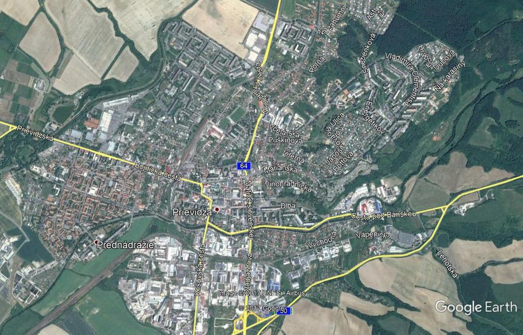 3. STANOVENIE VŠEOBECNEJ HODNOTY 3.1 STAVBY 3.1.1 METÓDA POLOHOVEJ DIFERENCIÁCIE 3.1.1.1 BYTY Všeobecná hodnota bytov vypočítaná metódou polohovej diferenciácie: Analýza polohy nehnuteľností: Bytový dom sa nachádza v Prievidzi, na ulici A.