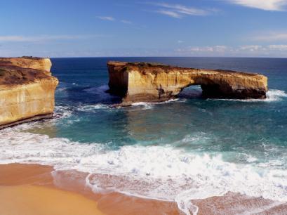 vyhliadkovú jazdu po pobreží po známej Great Ocean Road až ku