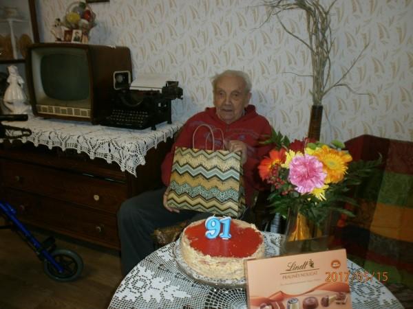 p. Faus Dne 15.5.2017 oslavil pan Jiří Faus z oddělení PIB nádherné 91. narozeniny. Přáním oslavence bylo dostat dort a chlebíčky, aby se mohl podělit i s těmi, kteří mu přišli popřát.