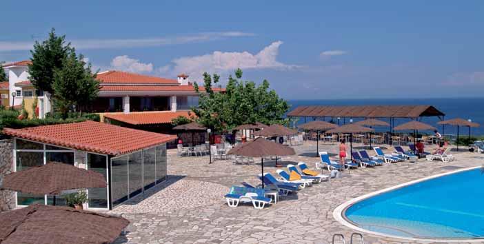 Dítě výhodná cena Pro rodiny s dětmi Oblíbené Rezervujte včas Porto Skala Hotel S polopenzí / možnost dokoupení all inclusive KEFALONIE SKALA Hotel je postaven ve stylu tradiční jónské vesnice.