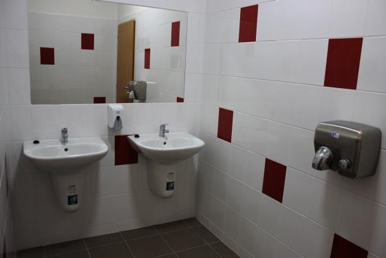 Opravy a údržba Závady v budovách školy byly odstraňovány průběžně v