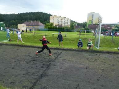 hromadně dívky a chlapci jednotlivých ročníků.