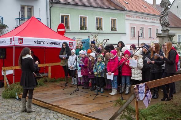 předvánoční řemeslné trhy s adventními dílnami pro veřejnost.