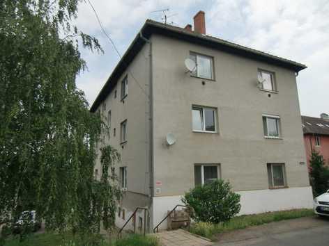ZNALECKÝ POSUDEK O CENĚ OBVYKLÉ číslo 1955-52/17 NEMOVITÁ VĚC: Bytová jednotka č. 262/10 v bytovém domě č.p. 262 postaveném na parc.č. 763 včetně spoluvlastnického podílu na společných částech domu a pozemku o velikosti id.