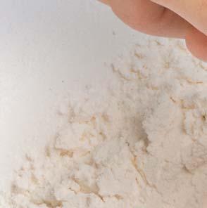 Bezlepkové těsto na pizzu + 45 minut kynutí / Vaření 20 minut Na 1 x 26 cm pizzu 275 g