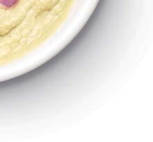 Přidejte tahini, citronovou šťávu, šalotku, datle, zázvor, olej, kmín, koření garam masala a sůl.