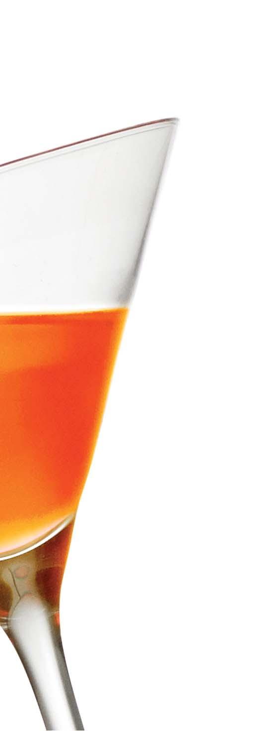 whisky 1½ lžíce agávového nebo cukrového sirupu 6 8 kapek Angostura 10 kostek ledu 1.