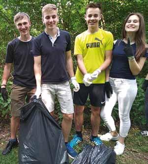 p o m á h á m e Komjúnity servis v C1A Dne 6. června se naše třída zúčastnila projektu community service, který spočíval v úklidu přírody.