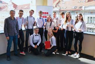 Studentská Agora V letošním roce jsme se na krajské kolo soutěže Studentská Agora v debatování dobře připravili. Navázali jsme na minulé úspěchy a zařadili se mezi nejlepší. Dne 14.