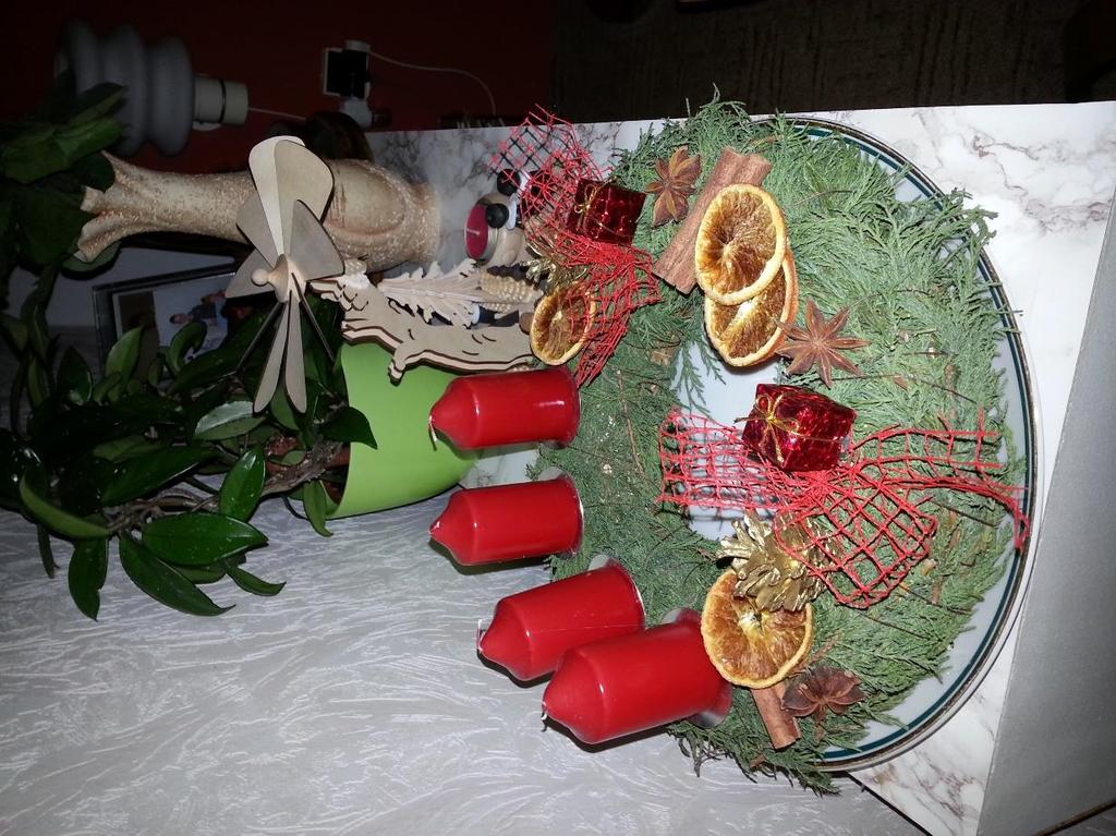 Každoročním prožíváním adventu a slavením adventní liturgie zpřítomňují křesťané očekávání starozákonních proroků, kteří připravovali lidstvo na příchod Mesiáše.