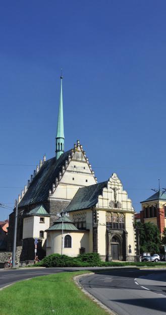 Další památkou, kterou nelze opomenout, je kostel sv. Bartoloměje postavený na počátku 16. století. Původně měl sloužit jako rodová hrobka české větve Pernštejnů.