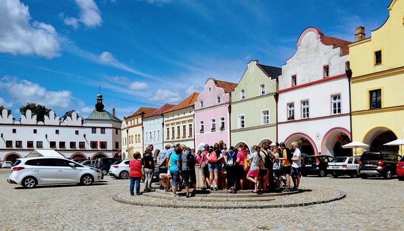 Jičín: návrat do podloubí V Jičíně nyní probíhá obnova někdejších prostor infocentra v podloubí jičínského zámku, kam se na podzim po letech vrátí infocentrum z prvního nádvoří zámku, kde právě sídlí.