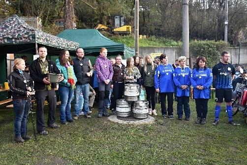 pomoc při manipulaci s nadměrným pacientem, ale o osobu, která spadla při opravě střechy.