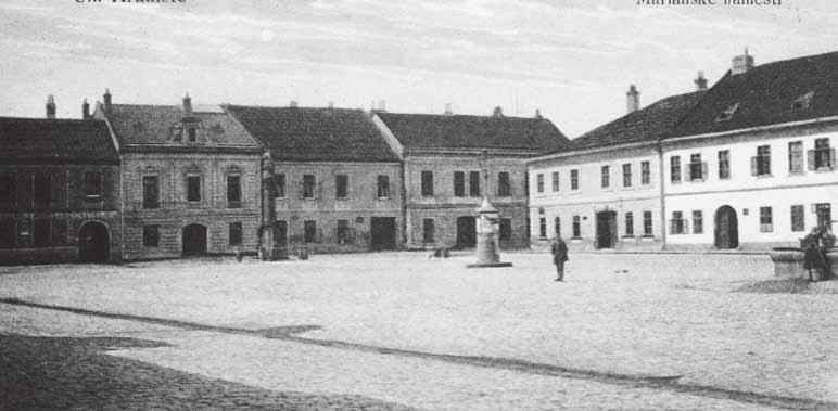 Toulky městem Mariánské náměstí na počátku 20. století, vpravo domy č.p. 69 a 70. Foto: archiv SM Dnes se zastavíme u domu č.p. 70, který v 19. století hostil také několik významných osobností.
