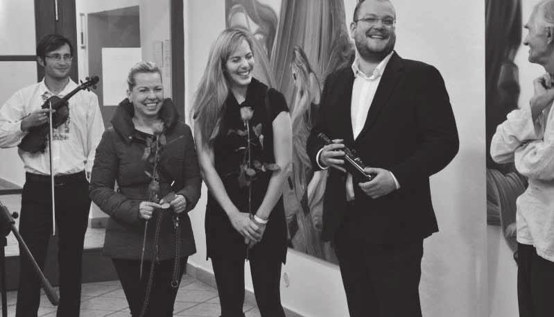 Ohlédnutí Klubu kultury Vernisáž Pauliny Skavové (vlevo), Jitky Nesnídalové (uprostřed) a Marka Slavíka zahájil kurátor výstavy