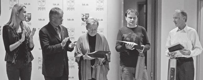 Ohlédnutí Klubu kultury Zahájení výstavy fotografické soutěže FOPO 2015 v Trenčíně 5. 11. 2015 spojené s předáváním cen vítězným autorům (vítěz Hlavní ceny: Jan Skřipský vpravo).