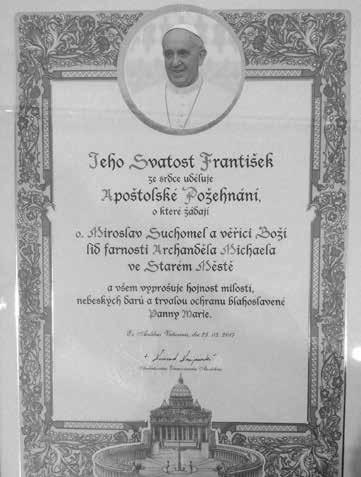 Zde je detailní popis s vysvětlením symbolů od samotného autora: KONCEPCE VÝZDOBY SKLENĚNÉHO PLÁŠTĚ KOSTELA SVATÉHO DUCHA (AKADEMICKÝ MALÍŘ JAN JEMELKA) Levá severní strana ponese motivy vyjevení