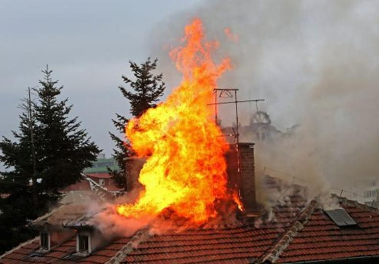 TOPNÁ SEZÓNA A RYZIKA S NÍ SPOJENÁ 1) Spalinové cesty a jejich čistota o Je důležité udržovat spalinové cesty čisté a průchodné.