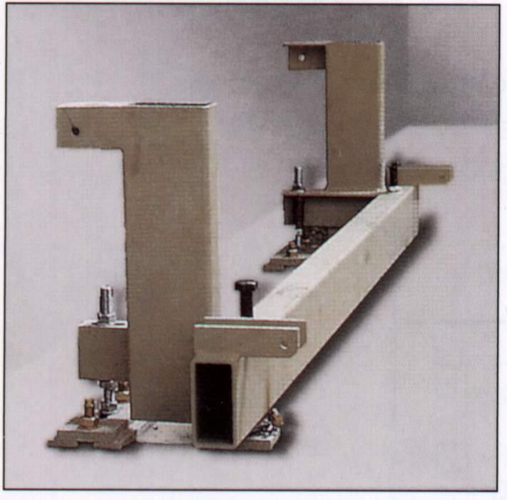 Upevnění tribunového elementu Element je přes ocelovou konstrukci ukotven ocelovými kotvami do betonové podlahy, nebo stěny. Požadovaná kvalita betonu je B25.