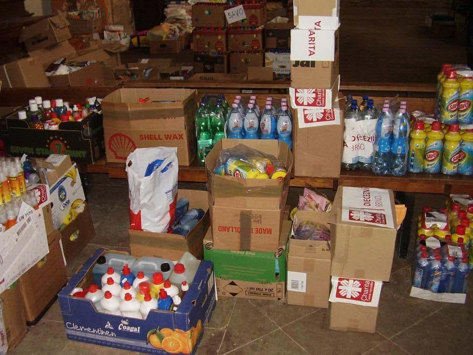 Charita Česká republika při povodních nakoupí potřebný materiál z vlastních prostředků, pokud ho nemá k dispozici ve svých humanitárních skladech.