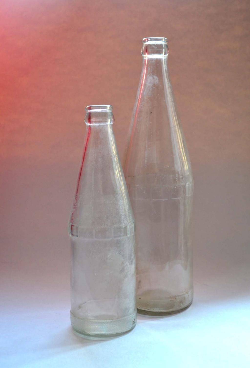 Také české skleněné vratné obaly na nealkoholické nápoje byly typizovány ve dvou velikostech.