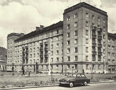 potřebě. době ještě leželo ve starém Mostě. Struktura sídliště se utvářela na základě sociologických analýz budoucího obyvatelstva a jeho životního slohu.