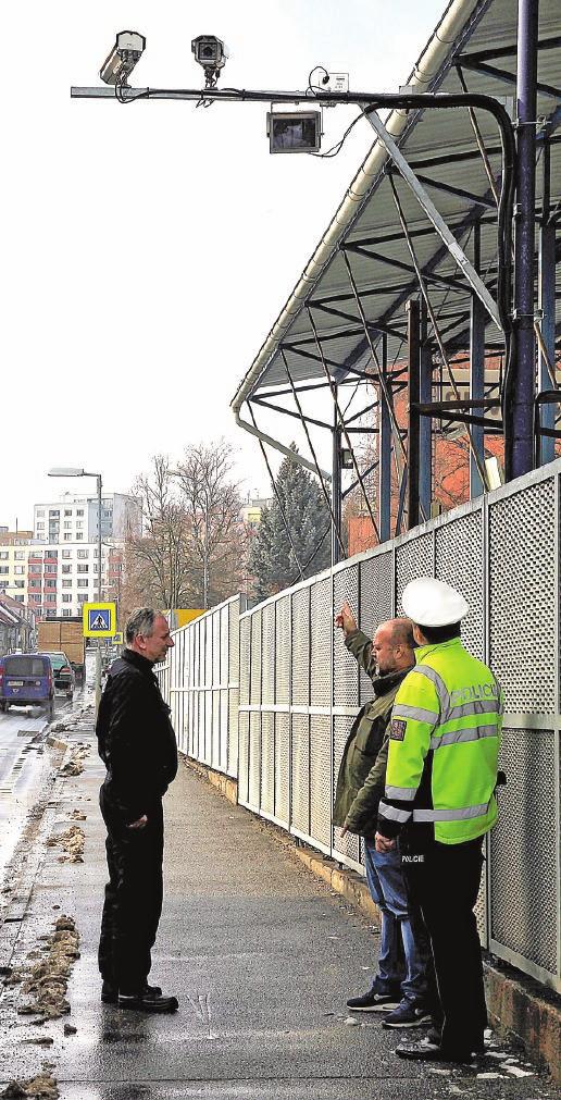 Benešovské radniční listy číslo 3/2018 www.benesov-city.cz www.kicbenesov.cz Z RADNICE 7 Zrušení výběrového řízení na post tajemníka/tajemnice Dne 14.