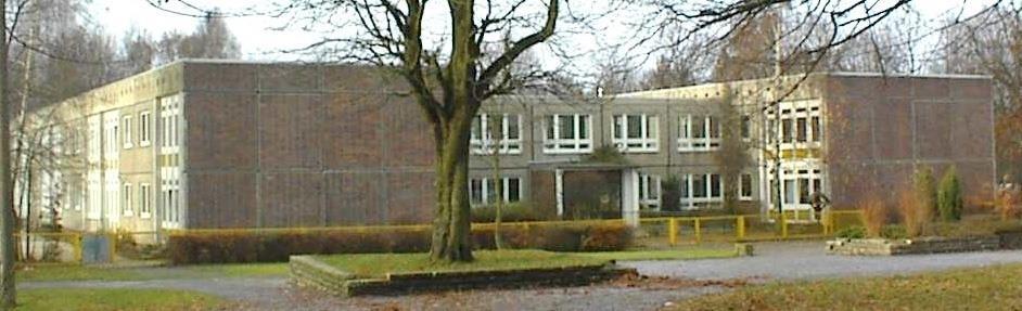 Wismar, Německo přestavba školky z r.1972 Thomas Römhild, Hochschule Wismar, Fachbereich Architektur typová montovaná železobet.