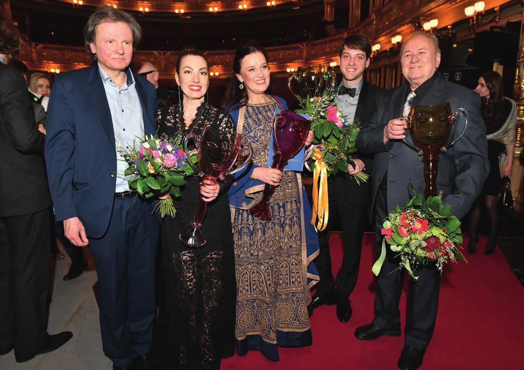 CENY THÁLIE 0 Ředitel NDM Jiří Nekvasil a držitelé Ceny Thálie 0 Katarína Hasprová (opereta, muzikál ženy), Maida Hundeling