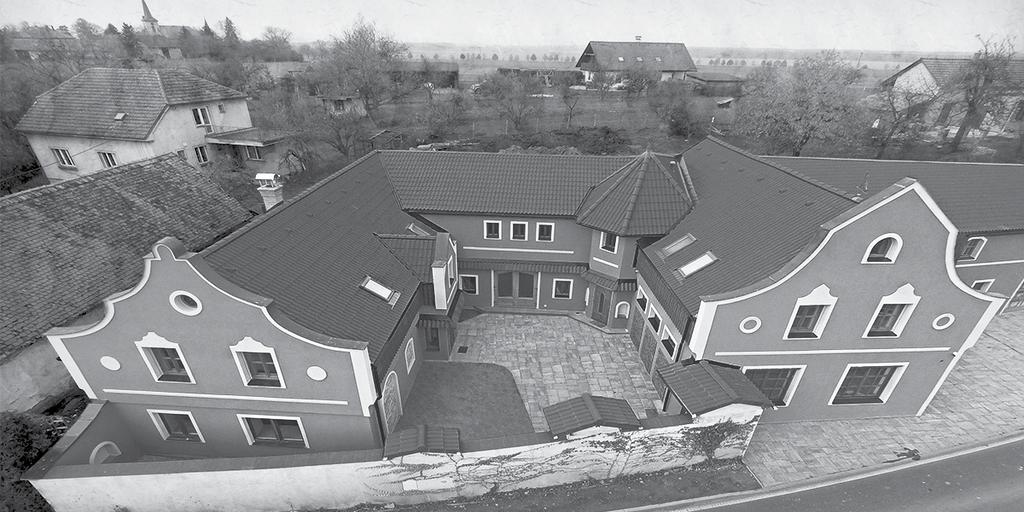 30 Pozvánky Gurmánské zážitky v Černilově Jen málokdo by si nevšiml nově vzniklého bistra a pekárny Luníček, které rodina Pavelkových otevřela začátkem května.