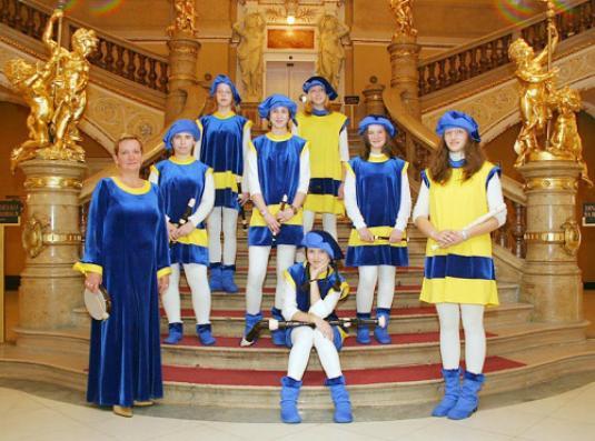 b) další činnost organizace Parnas, občanské sdružení Parnas, občanské sdružení se podílí na organizaci různých koncertních vystoupení žáků ZUŠ.