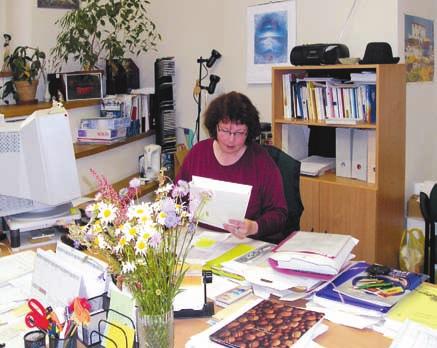 POLYGRAFICKÉ STŘEDISKO Hlavní úkolem polygrafického střediska je poskytování rozmnožovacích, tiskových a knihařských služeb.