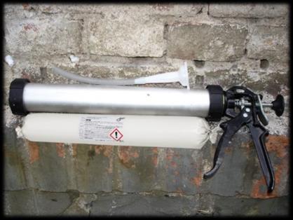 omítky). Návazná opatření Zajistit přirozenou ventilaci vzduchu kolem injektovaných zdí pro zrychlení vysoušení (větrání, odstranění neprodyšných úprav povrchů stěn).