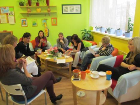 vzniklých pracovních míst: 12 (OSVČ) Počet nových/inovativních produktů: 4 - Metodika projektu - Diskriminace na trhu práce (s příklady dobré praxe) - Audiovizuální příspěvek - 2 reportáže (Jak se