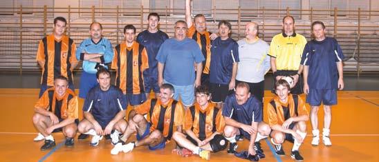 Výsledok však nezodpovedal dianiu na ihrisku. Oba tímy sa dlho hľadali, až sa napokon aj našli. Zápas rozhodli gólmi Ľ. Horúcka - 2 a M. Hrčka - 3.