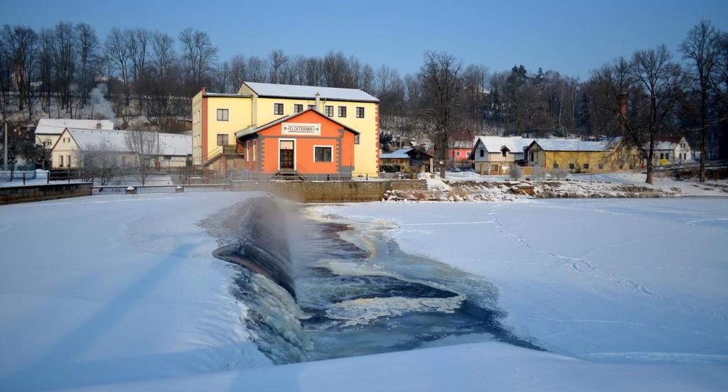 O B E C D R Á C H O V Zápis č. 02/2012 ze schůze obecního zastupitelstva ze dne 15.03.2012 Přítomni: p.paták, p.fousek, ing. Kopáček, pí.hrošková, pí.kaislerová, p.tesař, p.