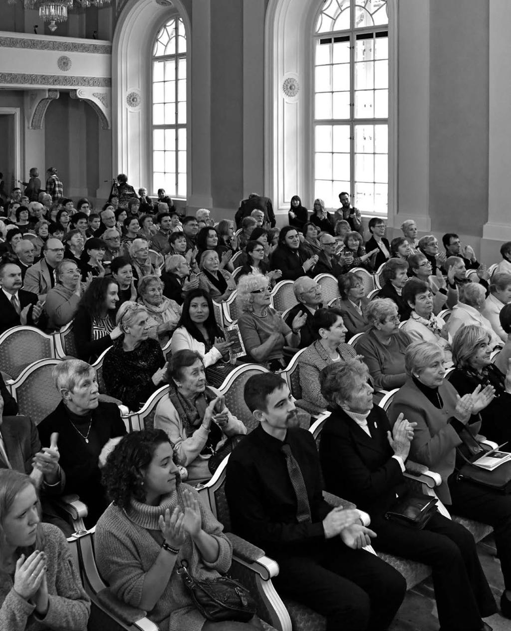 ÚVODNÍ SLOVO ÚVODNÍ SLOVO Milí posluchači a všichni věrní příznivci Českého spolku pro komorní hudbu, otevíráte program naší další koncertní sezony.