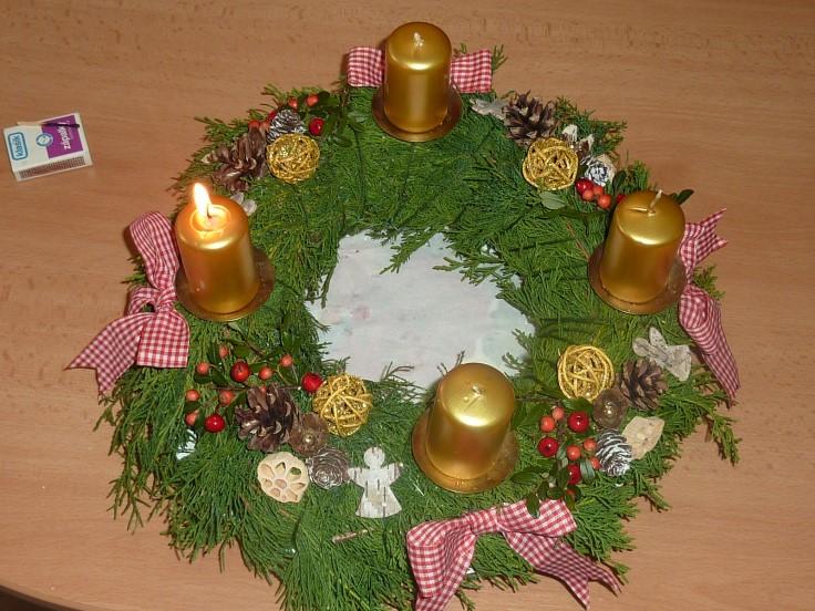 Jak jsme prožili advent Stejně jako předešlá léta, tak i letos se v předvánoční době na CHD uskutečňují adventní setkání jeho obyvatel a pracovníků s hosty Prvním adventním setkáním nás provedl