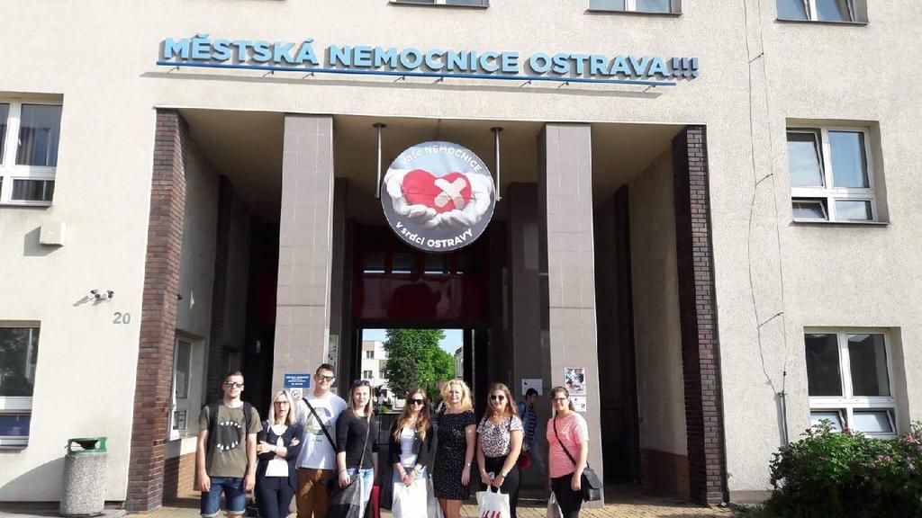 Na dvoutýdenní odbornou stáž do Ostravy v rámci projektu Erasmus+ přijeli s vyučující i čtyři žákyně a dva žáci 3. ročníku oboru Zdravotnický asistent ze SZŠ Humenné.