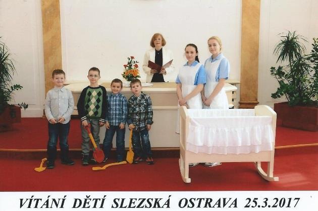 Osobní příklad odborných učitelek nám pomáhá při získávání žáků k mnoha mimoškolním akcím humanitárního, odborného i společenského charakteru, které žáci realizují ve svém volném čase.