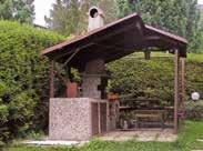 Ohřev vody: kotel topení. Oplocený pozemek (zahrada), parkoviště mimo pozemek otevřené (počet míst: 2). Ohniště, plastový zahr. nábytek, houpačka. Autobus 600 m (Poprad), vlak 600 m (Poprad).