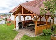 ), mikrovlnná trouba, chladnička (120 l), varná konvice. Vysavač, žehlička, TV. Ohřev vody: el. bojler (180 l). Oplocený pozemek (zahrada) 1200 m 2, parkoviště na pozemku uzavřené (počet míst: 3).