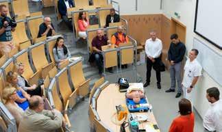 studijním programu. V červenci toto studium absolvovalo prvních 17 porodních asistentek.