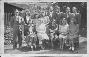 První učitelský sbor rok 1946 První učitelský sbor na Základní škole Jablonné v Podještědí z června roku 1946. 1.řada zleva: Zdena Prokšová, Bedřiška Fafková- Bauerová (ředitelka školy), Marie Perlová, Svatava Wimmerová, Věra Macháňová 2.