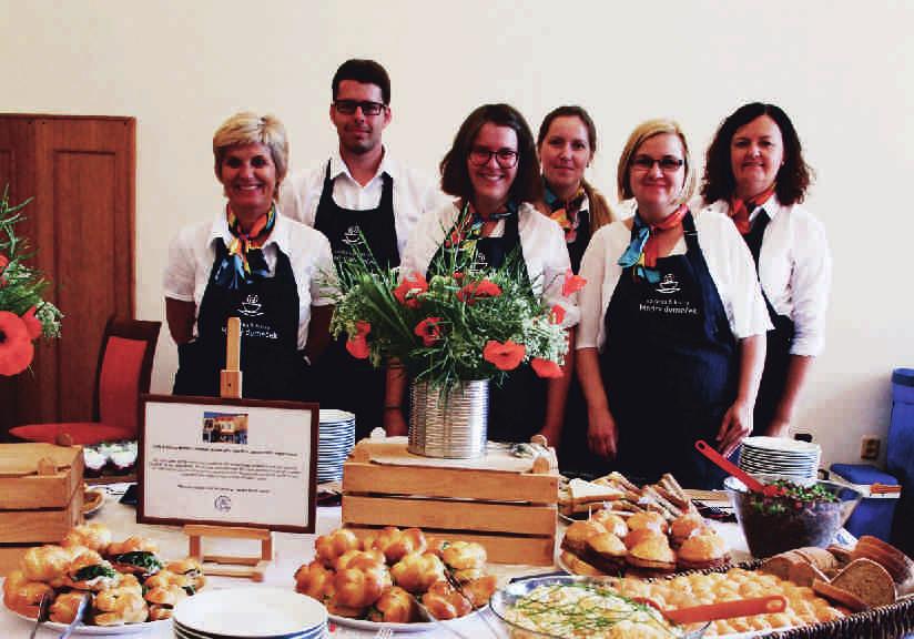 V oblasti cateringu již působí dodavatelé se zkušeností s plněním veřejných zakázek, například: Bílá Vrána poskytují cateringové zakázky ušité na míru.