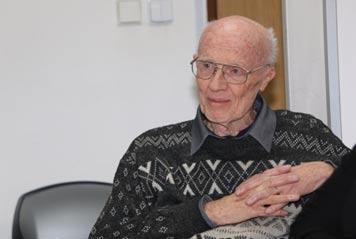 přeměny laboratoře na plnohodnotnou katedru s vlastním studijním programem, nynější Ústav chemie přírodních látek, a spoluautorkou její vědecko-pedagogické koncepce.